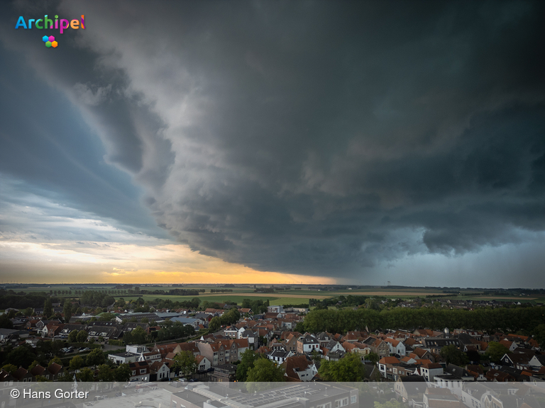 Foto behorende bij Krachtige storm zorgt voor overlast en indrukwekkende beelden